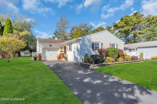 16 Concord Lane, Toms River, NJ 08757