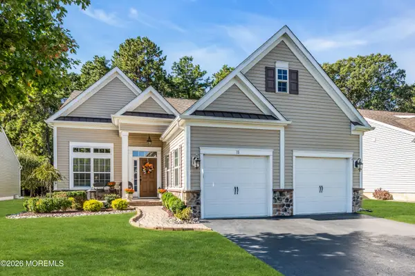 18 Campania Lane, Farmingdale, NJ 07727