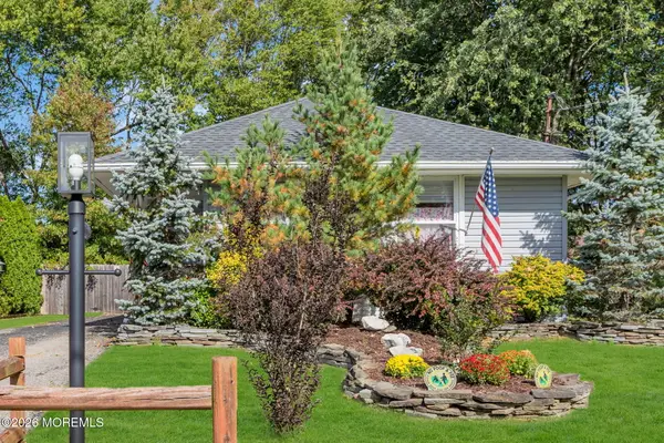 87 Niagara Drive, Toms River, NJ 08753