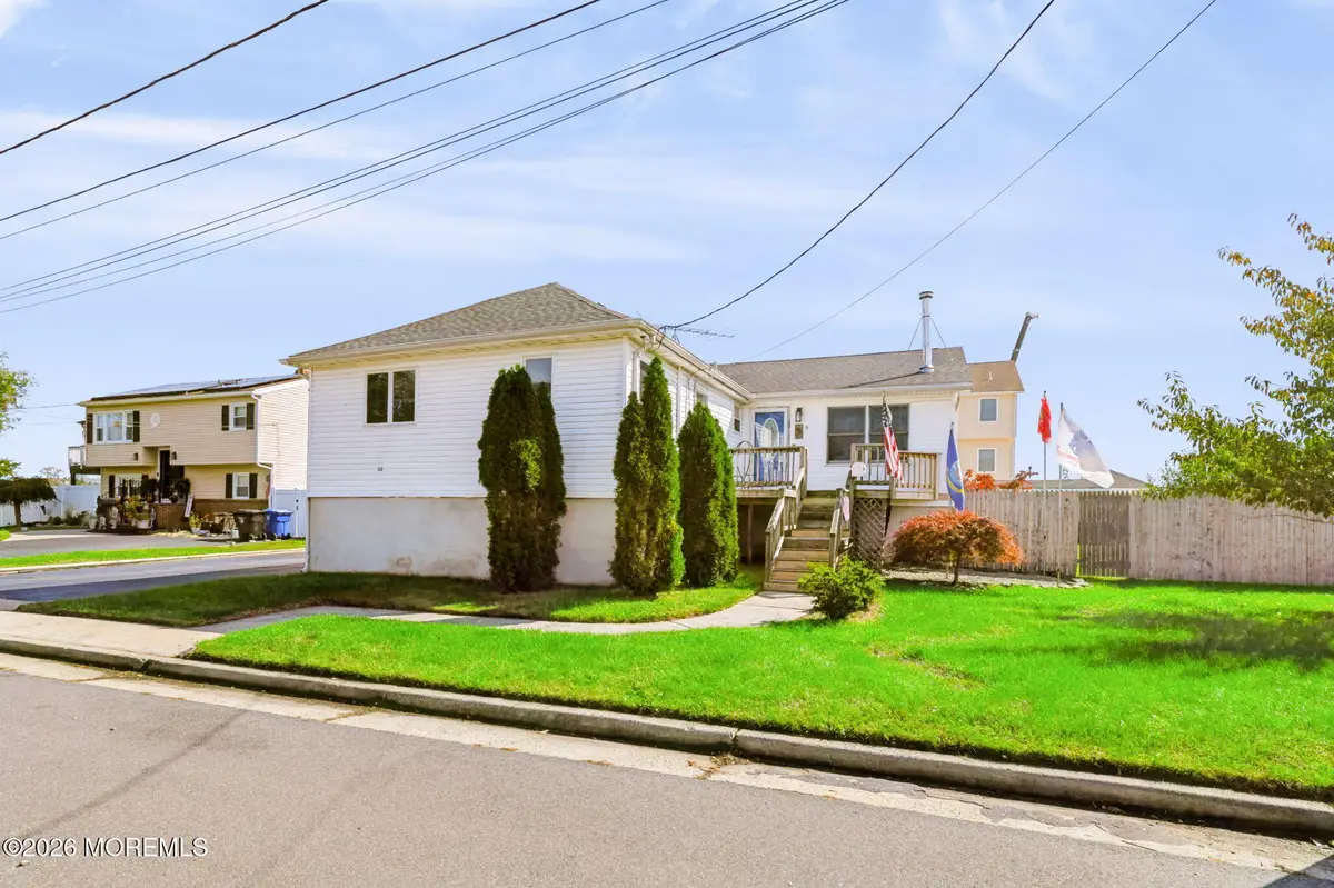 5 Pinehurst Avenue, Port Monmouth, NJ 07758 - #1