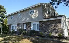 712 Park Avenue, Oakhurst, NJ 07755