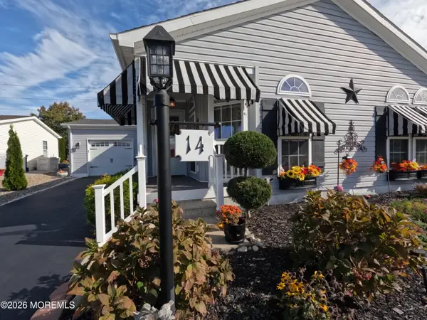 14 Lumberton Avenue, Manahawkin, NJ 08050