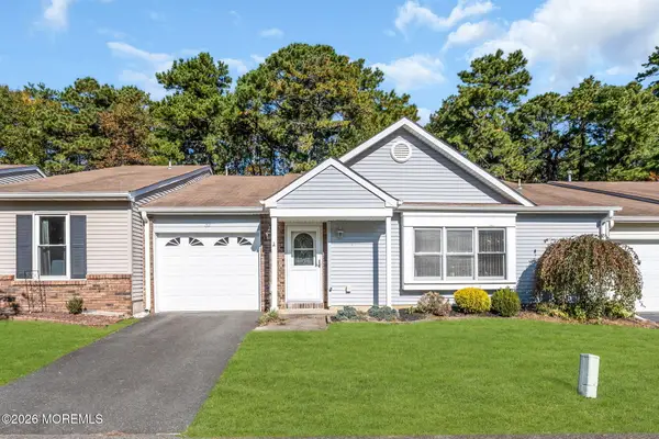 32 Nicole Court, Lakewood, NJ 08701