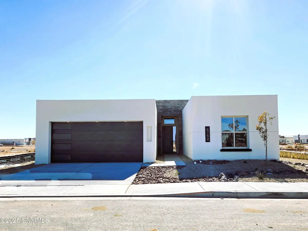 6752 Malibu Avenue, Las Cruces, NM 88012 - Image #1