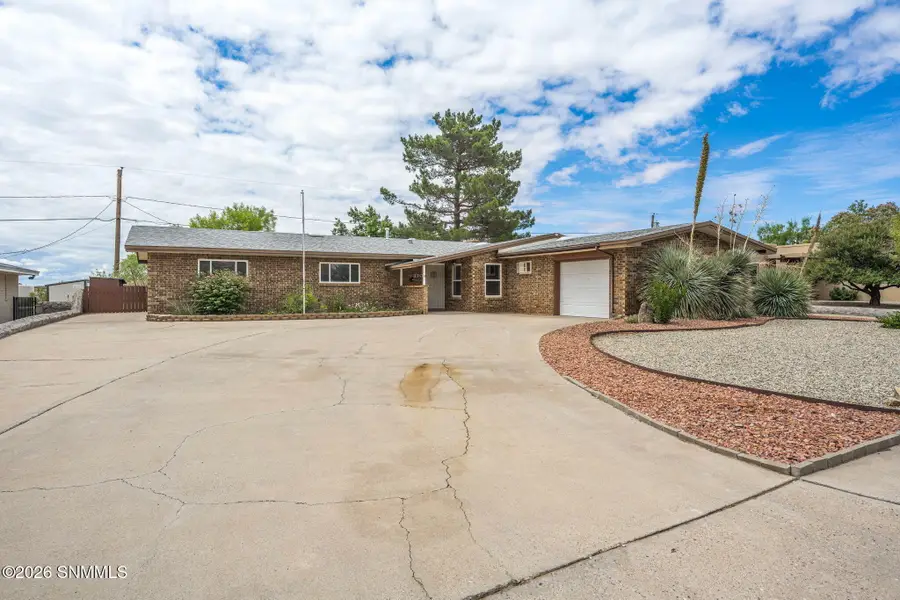 3217 Fairway Drive, Las Cruces, NM 88011 - #3