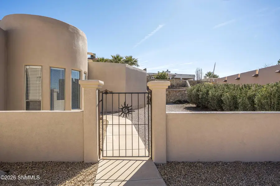 2266 Los Misioneros, Las Cruces, NM 88011 - #3