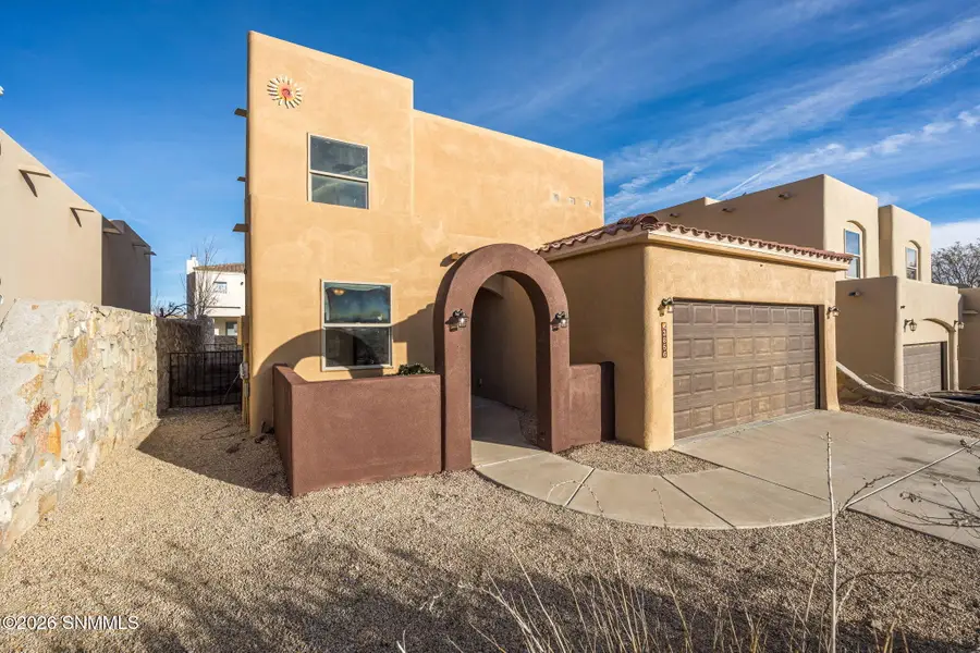3856 Calle Arriba, Las Cruces, NM 88012 - #2