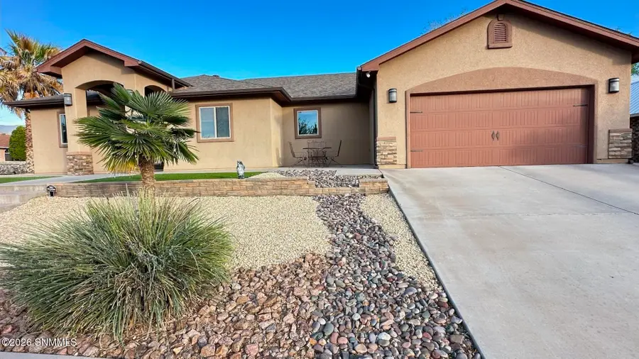 2424 Desert Hills Drive, Alamogordo, NM 88310 - #2