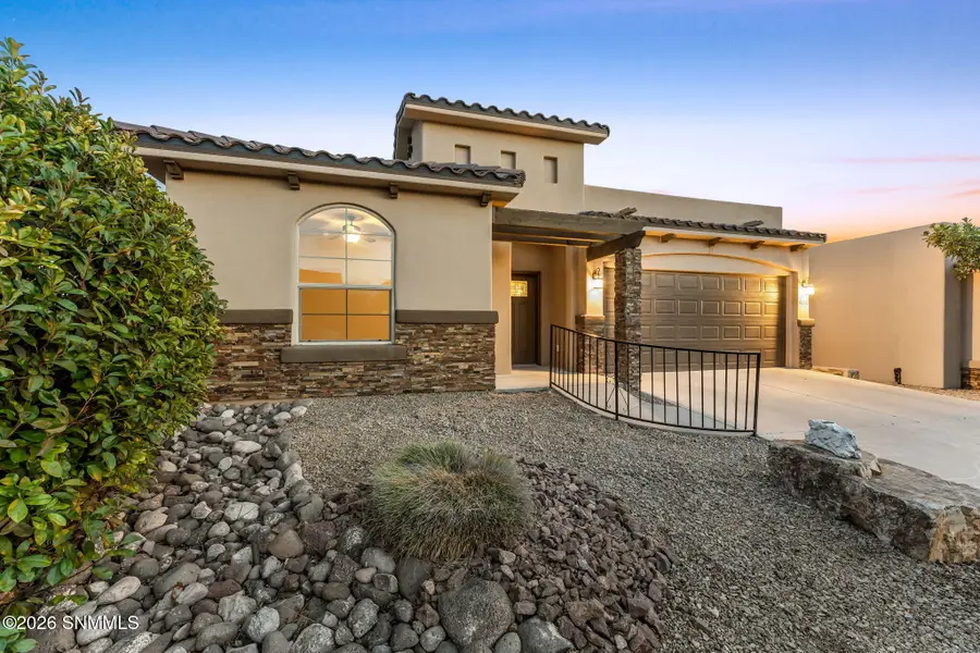 4070 Monte Sombra Avenue, Las Cruces, NM 88012 - #3