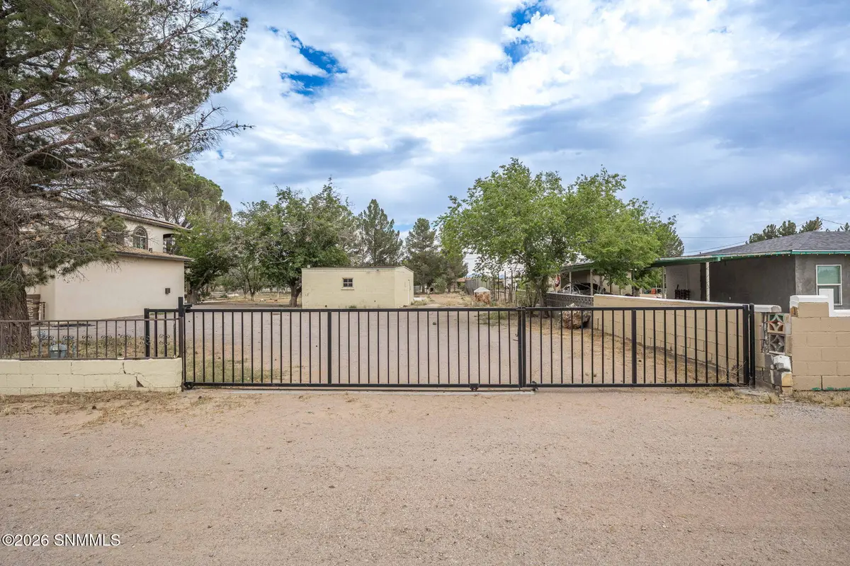 304 Las Flores Circle, La Mesa, NM 88044 - #1