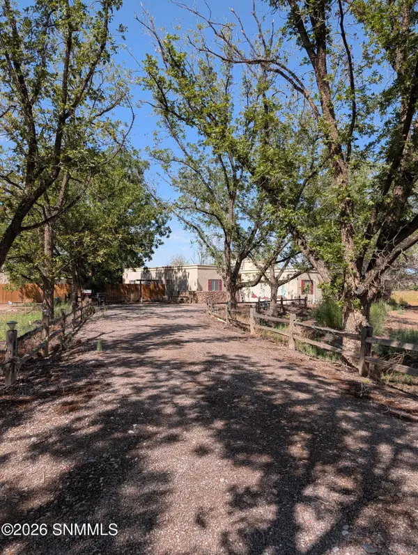 1221 W Canal Road, Hatch, NM 87937