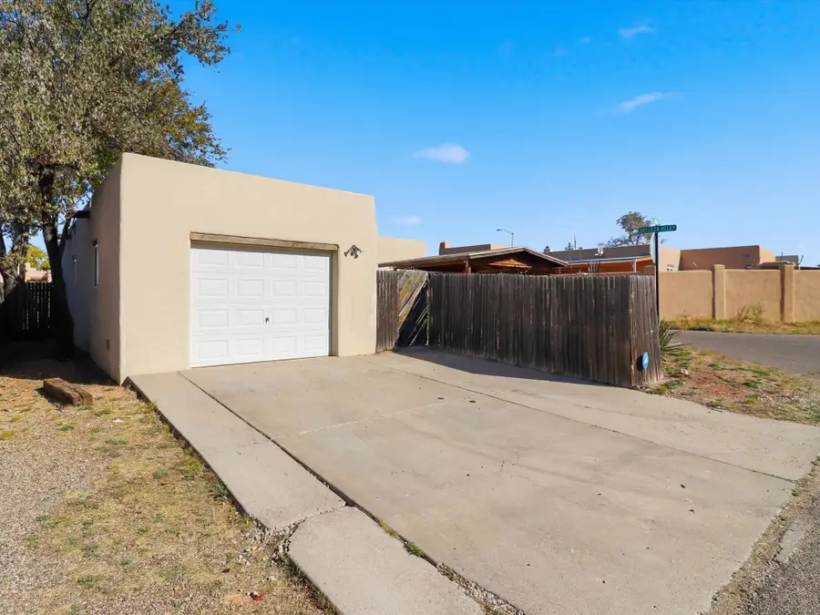 6356 Jaguar Drive, Santa Fe, NM 87507 - Image #2