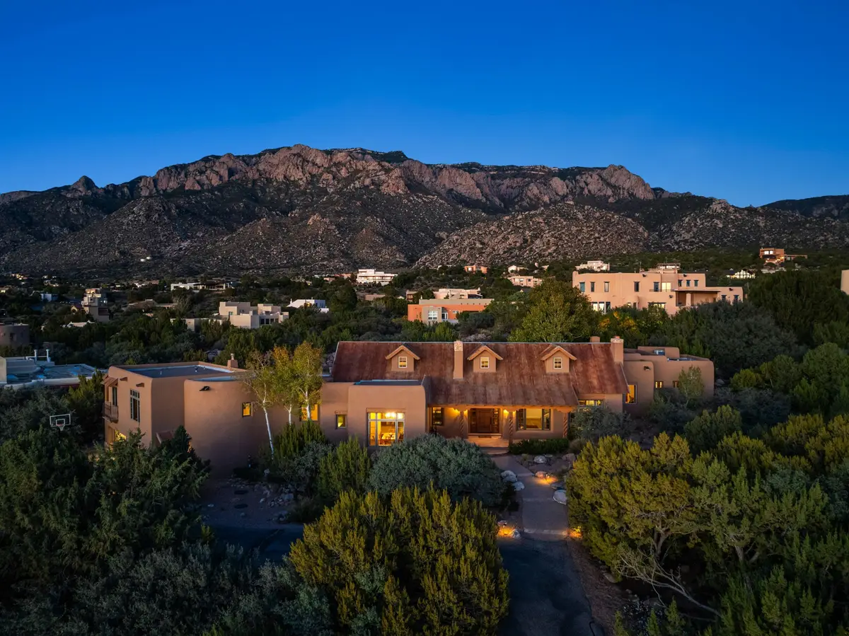 348 White Oaks Ne, Albuquerque, NM 87122 - Image #1