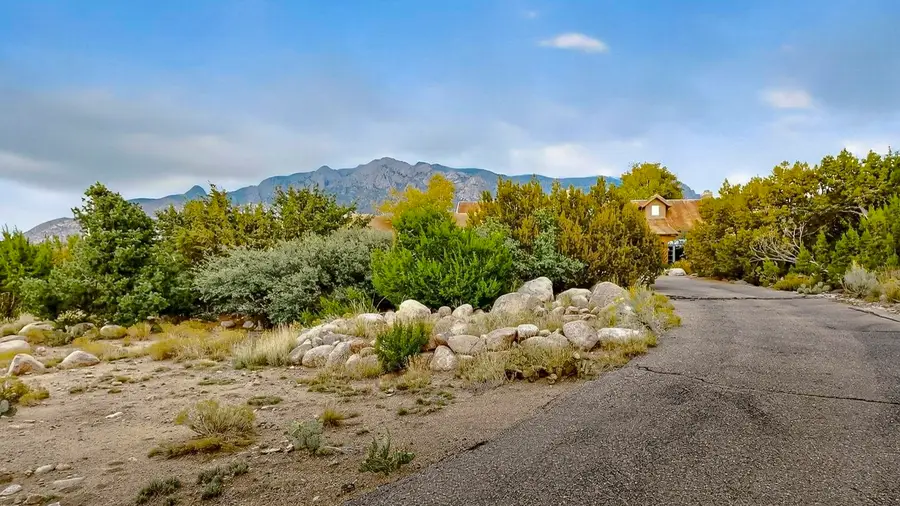 348 White Oaks Ne, Albuquerque, NM 87122 - Image #3