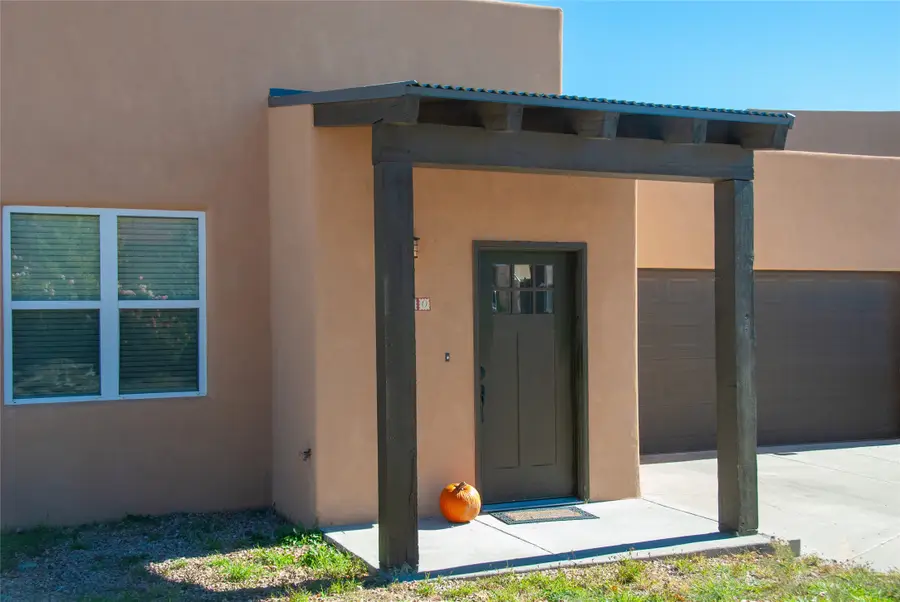 7000 Camino Rojo, Santa Fe, NM 87507 - Image #2