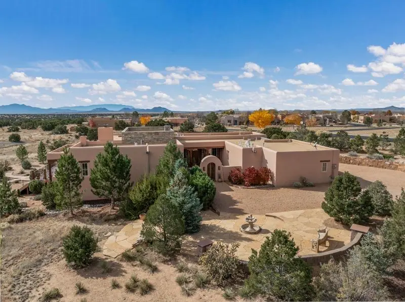 33 E Saddleback Mesa, Santa Fe, NM 87508 - Image #1