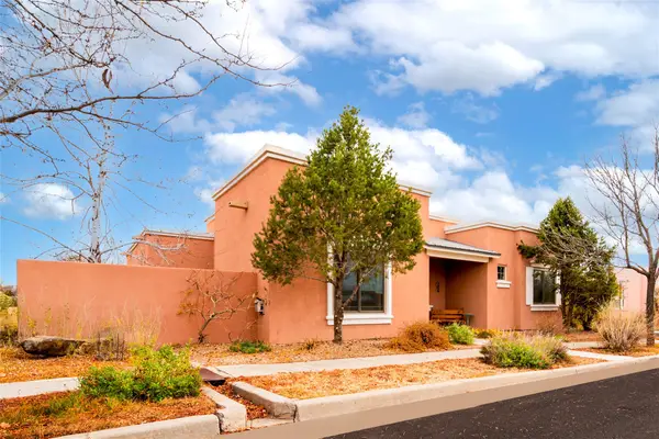 1 Periwinkle, Santa Fe, NM 87507
