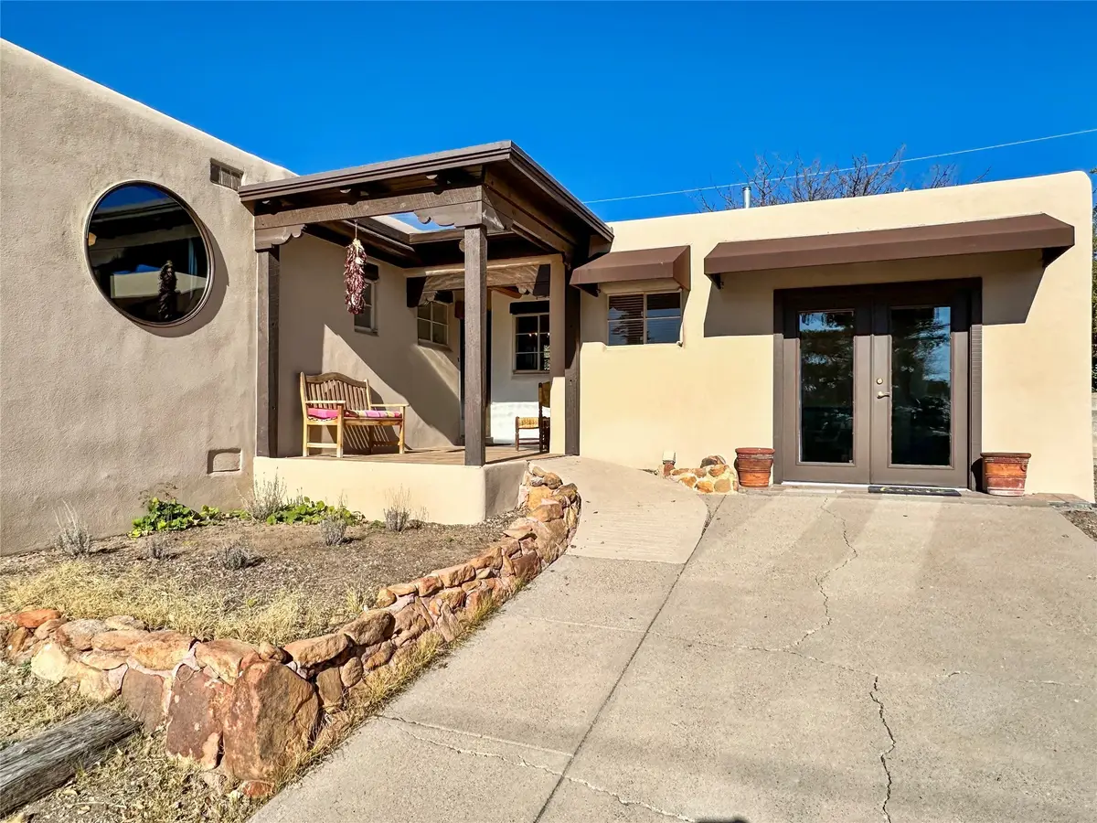 1115 N Luna Circle, Santa Fe, NM 87501 - Image #1