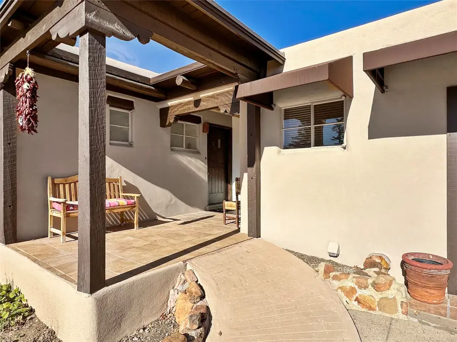 1115 N Luna Circle, Santa Fe, NM 87501 - Image #3