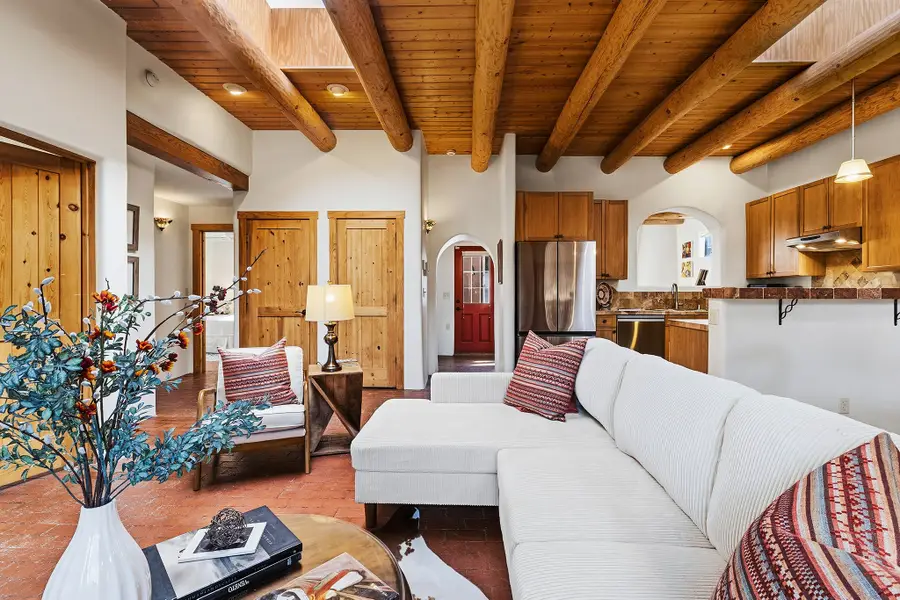 332 Urioste, Santa Fe, NM 87501 - Image #2
