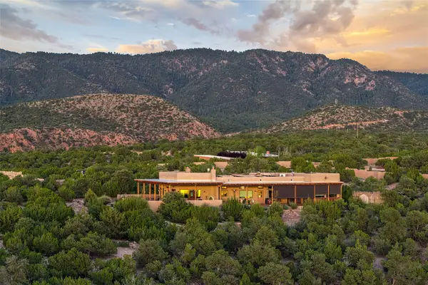 3 Heather Lane, Santa Fe, NM 87506