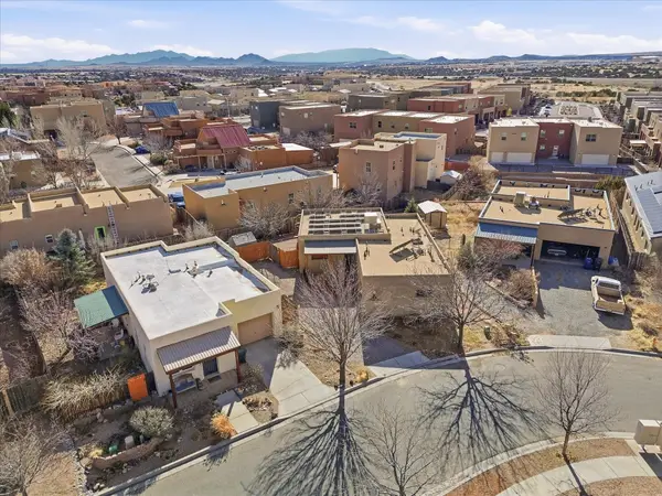 7618 Mesa Del Oro Lane, Santa Fe, NM 87507