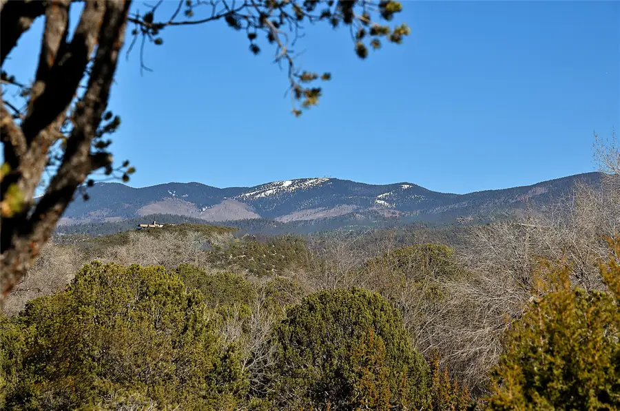 629 Camino Del Monte Sol, Santa Fe, NM 87505 - Image #2