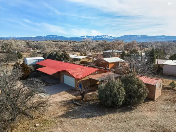 87 Feather Road, Santa Fe, NM 87506