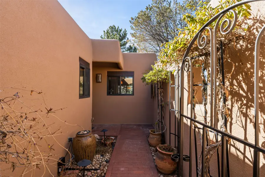 268 Camino De La Sierra, Santa Fe, NM 87501 - #3