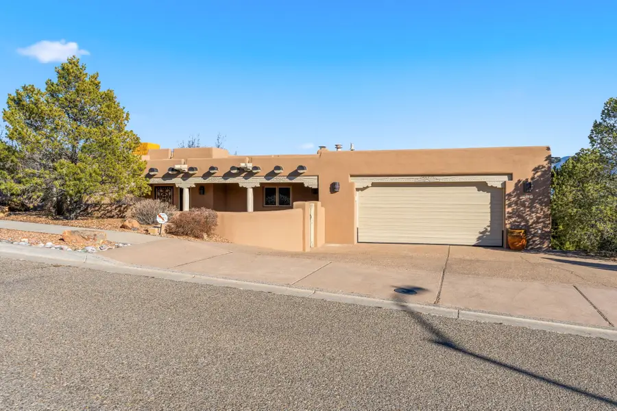 817 Camino Vistas Encantada, Santa Fe, NM 87507 - Image #2