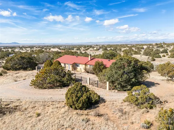 42 Coyote Crossing, Santa Fe, NM 87508
