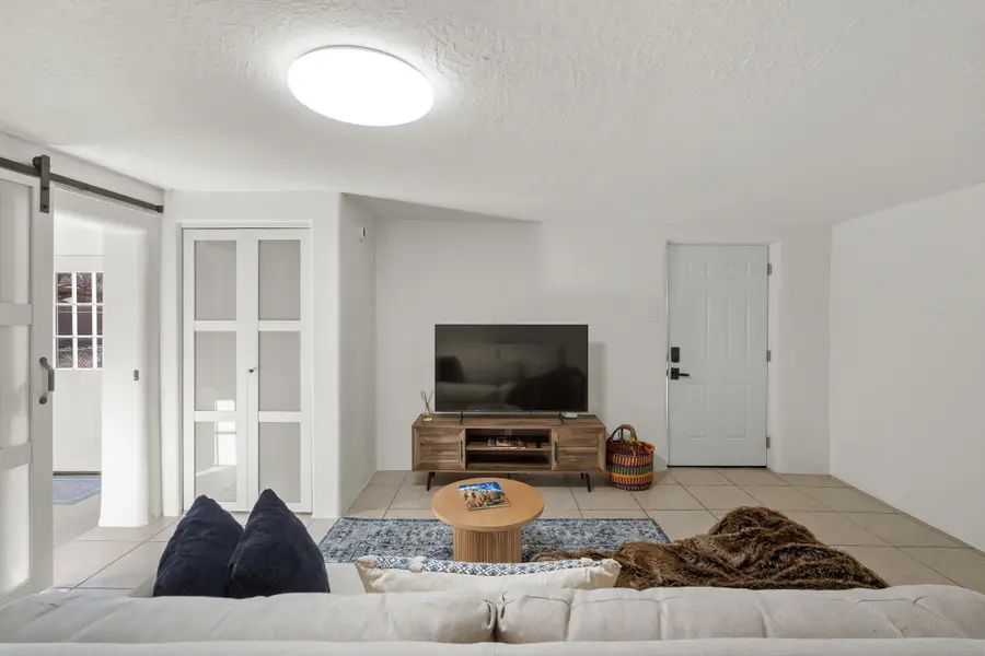 720 Camino Santa Ana, Santa Fe, NM 87505 - Image #3