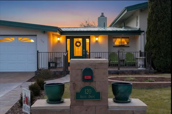 120 Azure Drive, White Rock, NM 87547