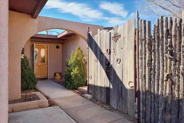 3312 Avenida Del Oro, Santa Fe, NM 87507