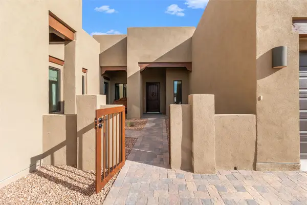 4 Delantera Court, Santa Fe, NM 87506