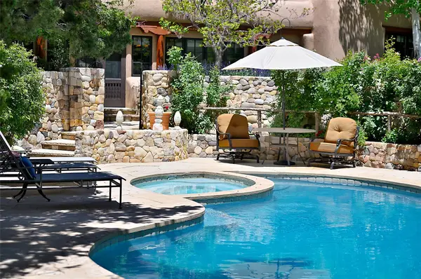 196 Circle Drive, Santa Fe, NM 87501