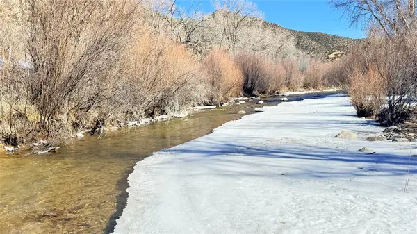 66 State Road 580, Dixon, NM 87527