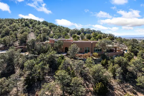 642 Camino De La Luz, Santa Fe, NM 87505