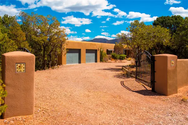 1029 Mansion Ridge Rd, Santa Fe, NM 87501