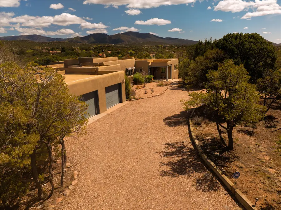 1029 Mansion Ridge Rd, Santa Fe, NM 87501 - #2