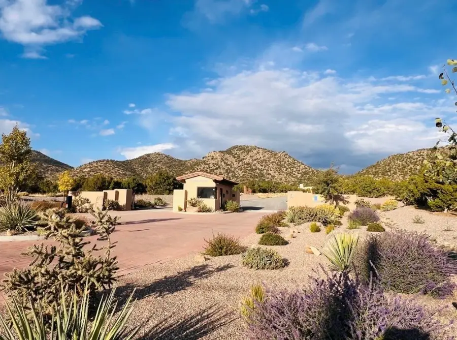 7 W Longview, Santa Fe, NM 87505 - #2