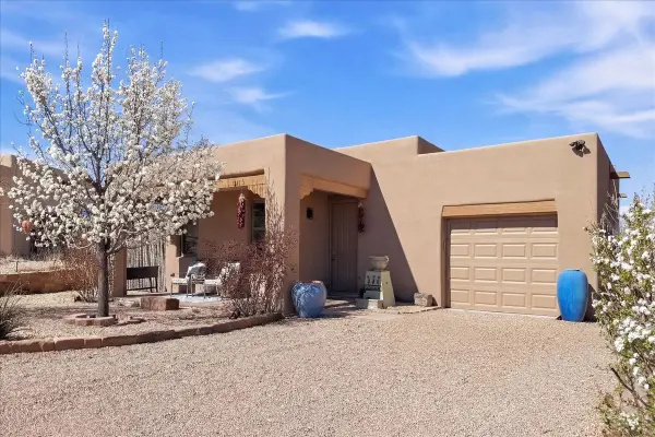 1641 Placita De Luna, Santa Fe, NM 87506