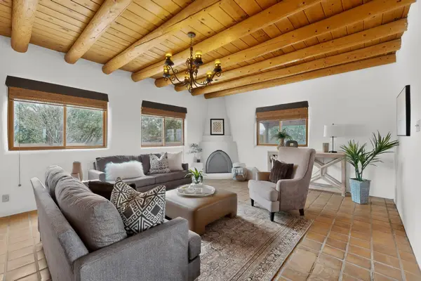 31 Entrada, Santa Fe, NM 87507