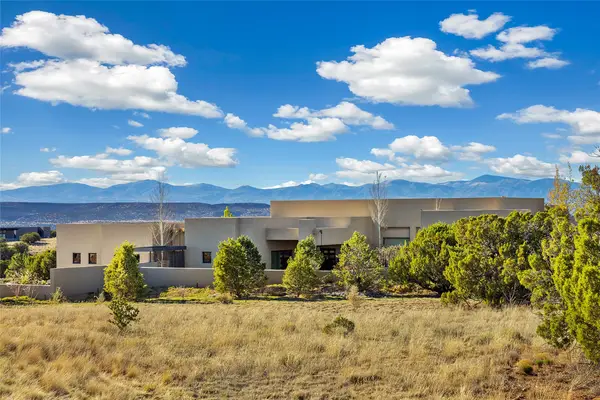 2 Via Oso, Santa Fe, NM 87506