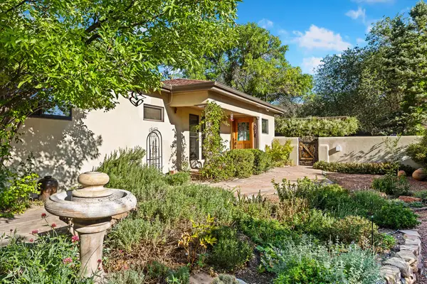 144 Cedar Street, Santa Fe, NM 87501