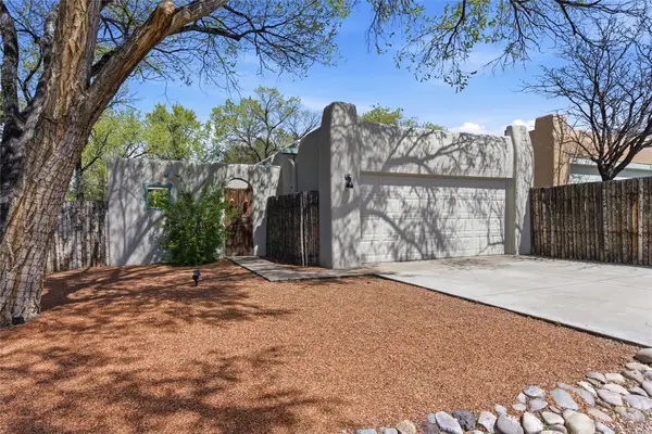 265 Camino De La Sierra, Santa Fe, NM 87501