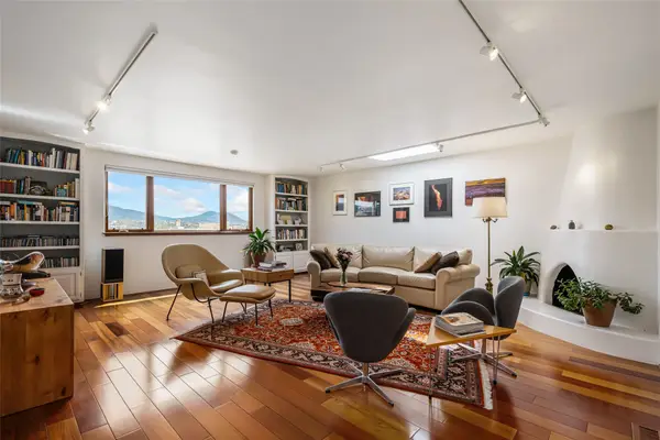 313 Loma Arisco, Santa Fe, NM 87501