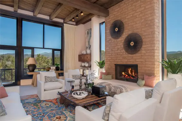 119 Circle Drive, Santa Fe, NM 87501