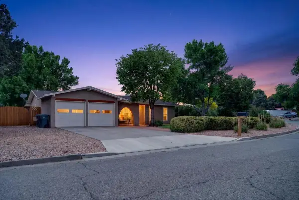 539 Todd, White Rock, NM 87547