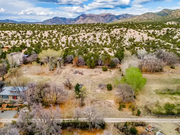 30 Sendero Del Oso, Santa Fe, NM 87506